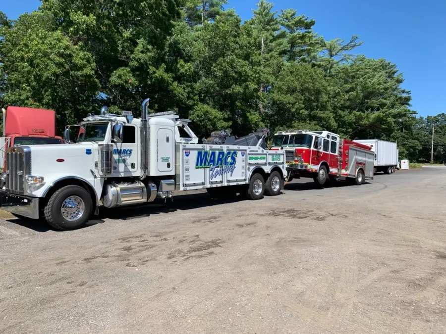 White Peterbilt wrecker